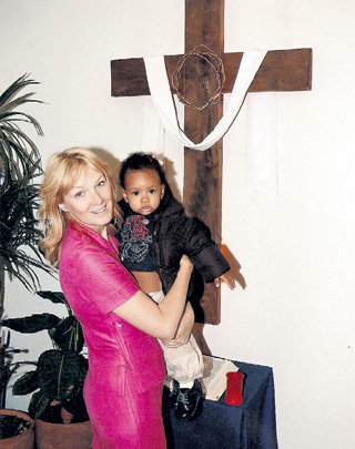 Елена молится с малышом из протестантской семьи в Рождество католическое, а потом встречает и православное